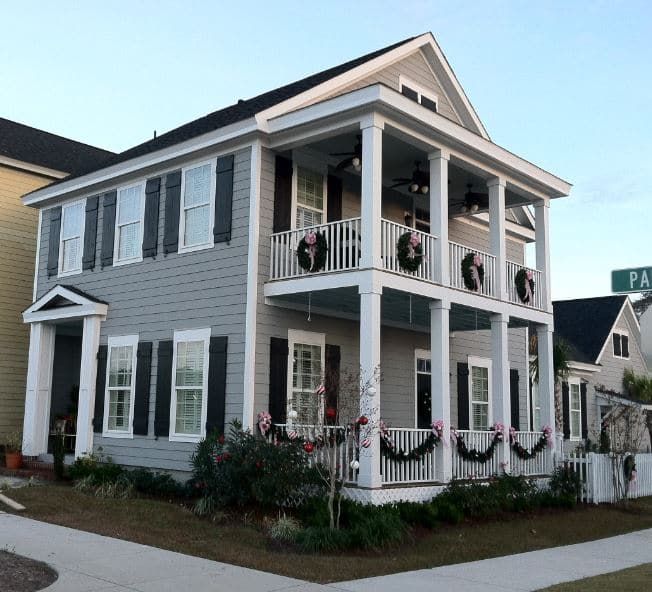 CHRISTMAS-HOUSE