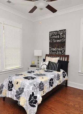 photo-2014351-Bedroom-2