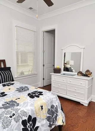 photo-2014352-Bedroom-2
