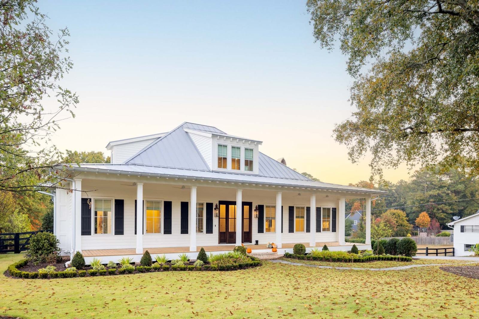 5 Fall Curb Appeal Tips Inspired by Classic Southern Homes