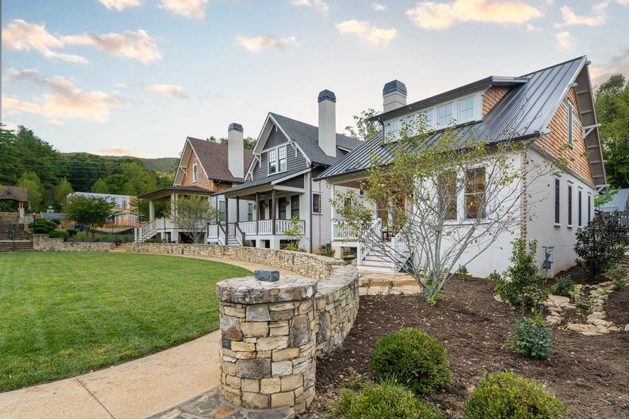 Why People Can’t Get Enough of Cottage Homes